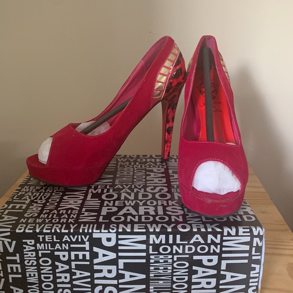 Design by Jacobies Fushia Shoes, Size 7.5